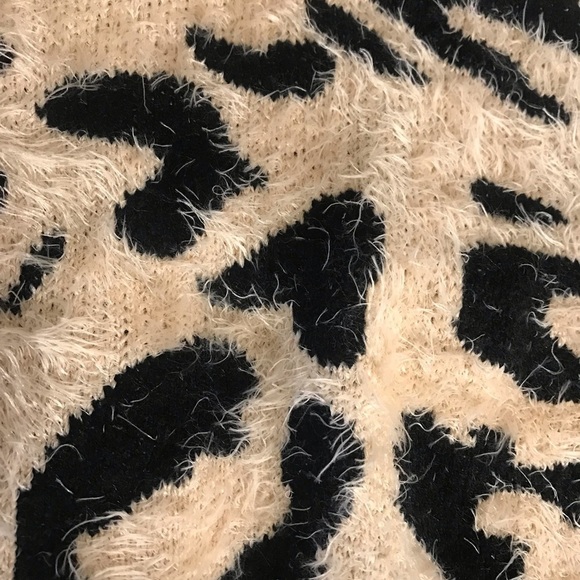 Lulus “Earn Your Spots” Fuzzy Leopard Cheetah Print Off-The-Shoulder sweater - Picture 4 of 11